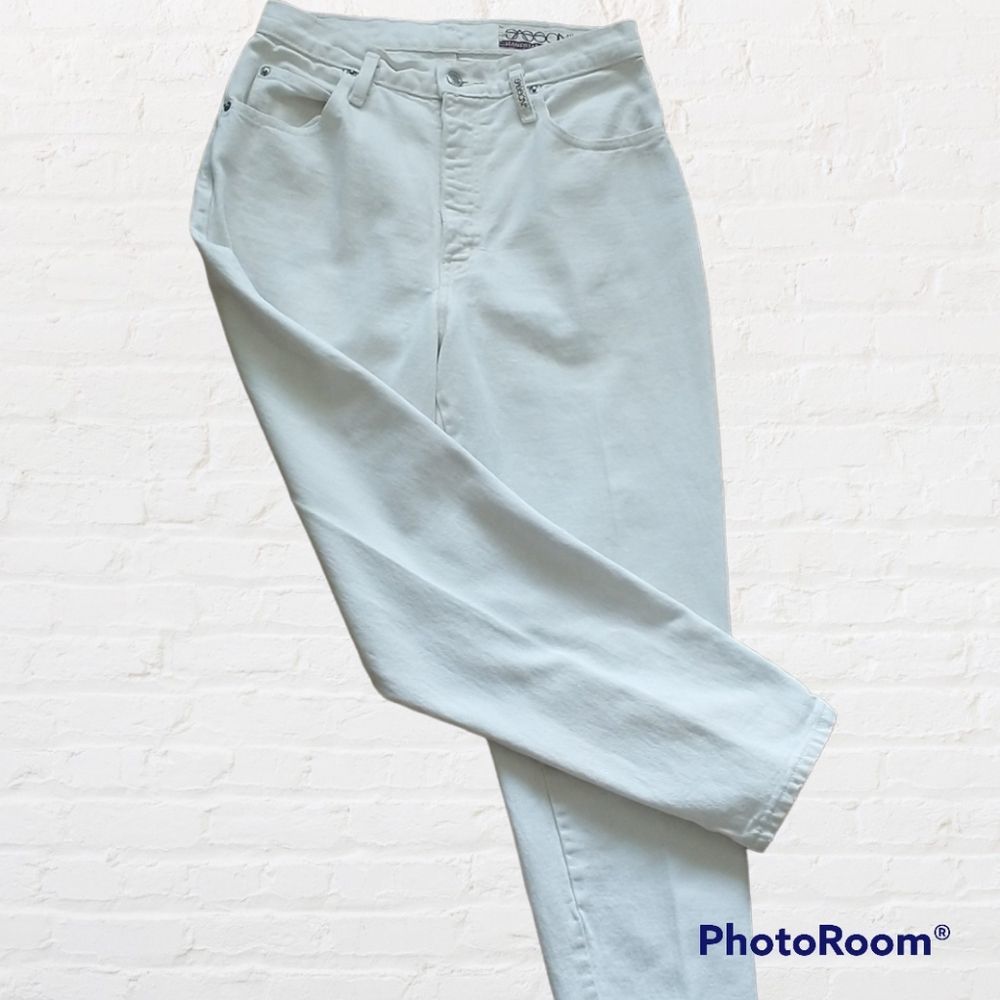 Sasson jeans, white high waisted cropped ankle mom jeans size 6